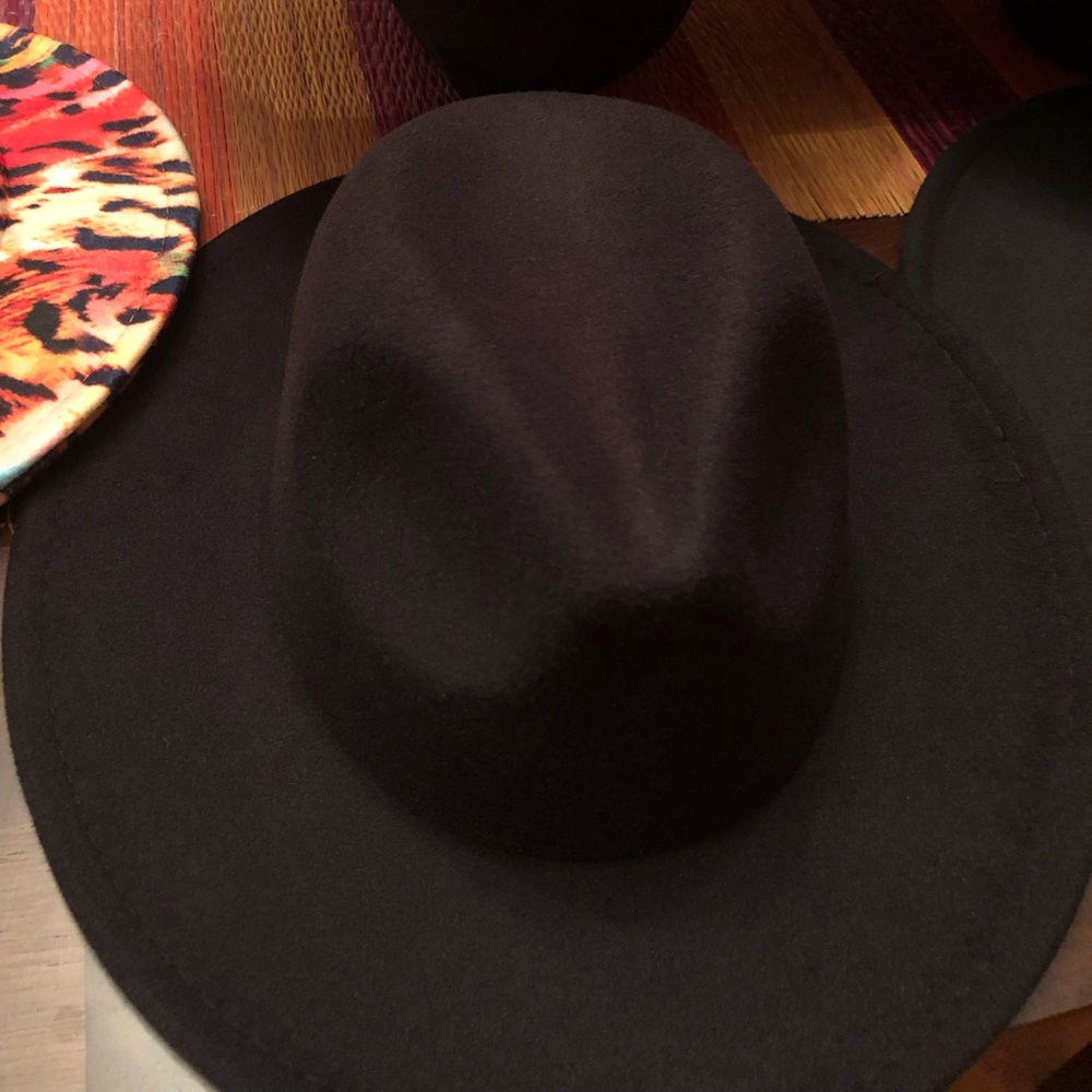 Black/Red Wide Brim Hat